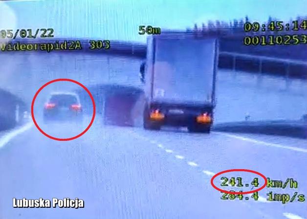 [VIDEO] 2,5 tysiąca mandatu. 33-letni obywatel Niemiec pędził 241 km/h