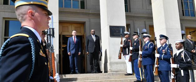 Polska i USA solidarne wobec wyzwań związanych z bezpieczeństwem - Na spotkaniu w Pentagonie omawiane były sprawy wsparcia dla Ukrainy, i m in. te, które zostaną poruszone w czerwcu br. na szczycie NATO w Madrycie