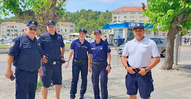 Polscy policjanci dbają o bezpieczeństwo polskich turystów na wybrzeżu Adriatyku (Chorwacja) – kolejna edycja Bezpiecznego Sezonu Turystycznego